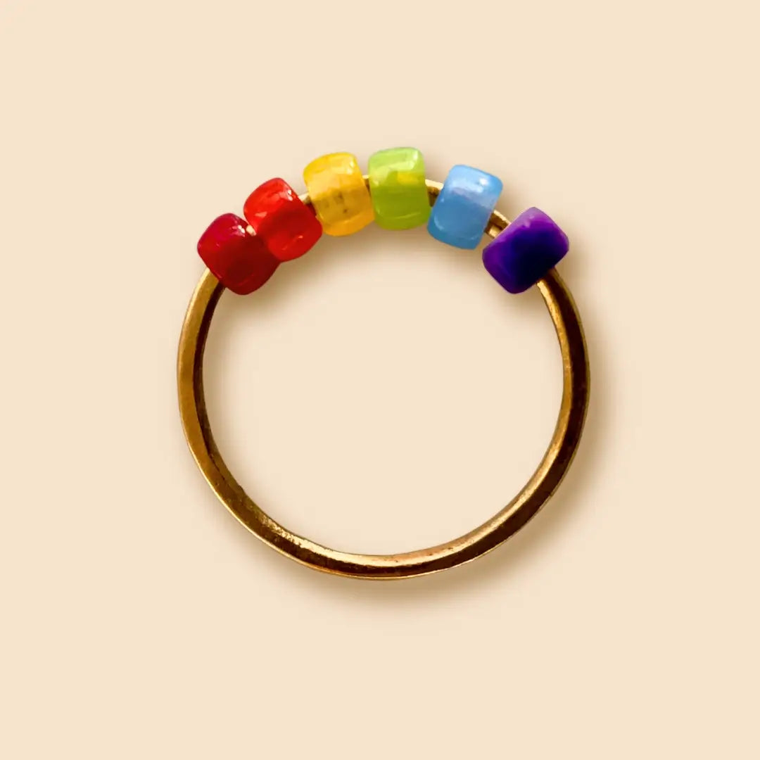 Rainbow Anxiety Ring Gold: Handgefertigt in Deutschland. Minimal, hochwertig, unauffällig, alle Größen. Kann gegen Stress & Anspannung helfen. Hochwertig