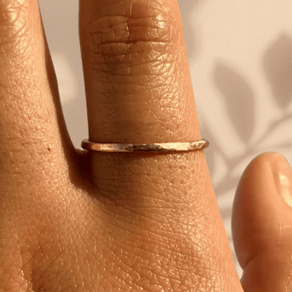 Anden Anxiety Ring Gold: Handgefertigt in Deutschland. Minimal, hochwertig, unauffällig, alle Größen. Kann gegen Stress & Anspannung helfen