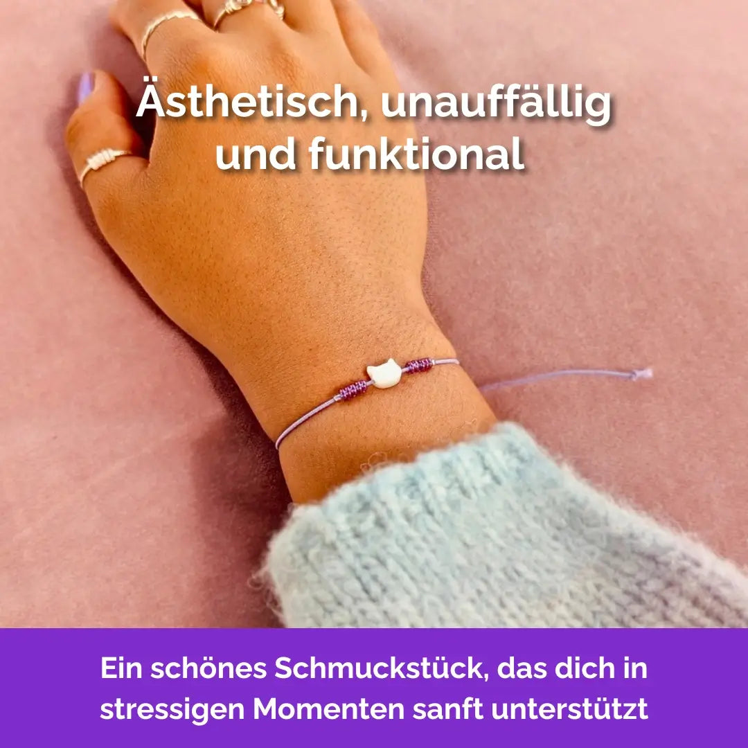 Katze Fidget Armband in Lavendel mit beweglichen Perlen, dezent, ideal als Skill bei innerer Unruhe zur sanften Stressbewältigung und Emotionsregulierung.