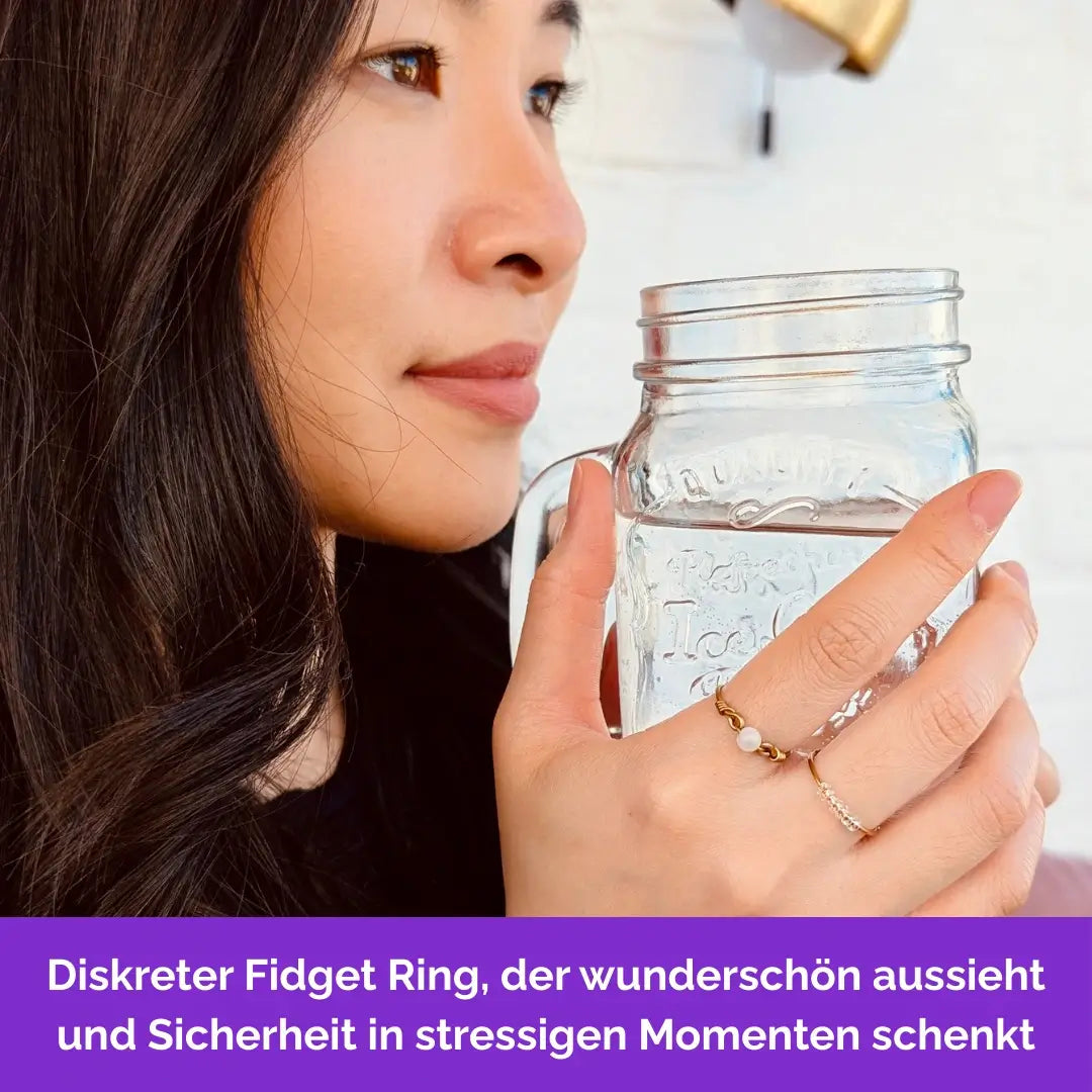 Mond Fidget Ring in Gold – handgefertigter, diskreter Schmuck zur Stressbewältigung und Emotionsregulation