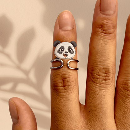 Panda Hug Anti Stress Ring Silber: Handgefertigt in Deutschland. Minimal, hochwertig, unauffällig, alle Größen. Kann gegen Stress & Anspannung helfen Midi Ring