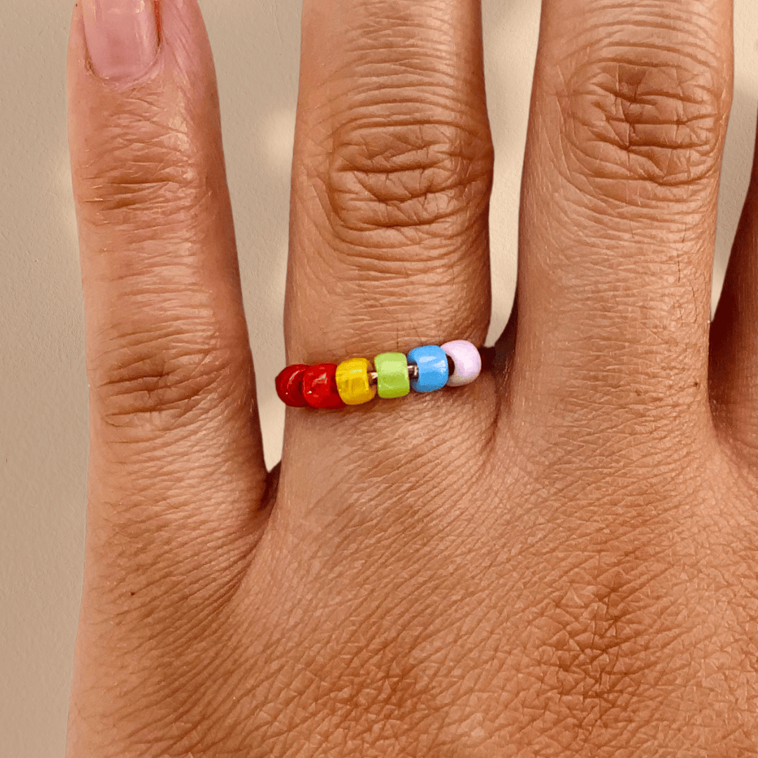 Rainbow Anxiety Ring: Handgefertigt in Deutschland. Minimal, hochwertig, unauffällig, alle Größen. Kann gegen Stress & Anspannung helfen. Kugeln